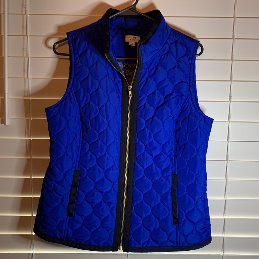 Crown & Ivy light quilted vest